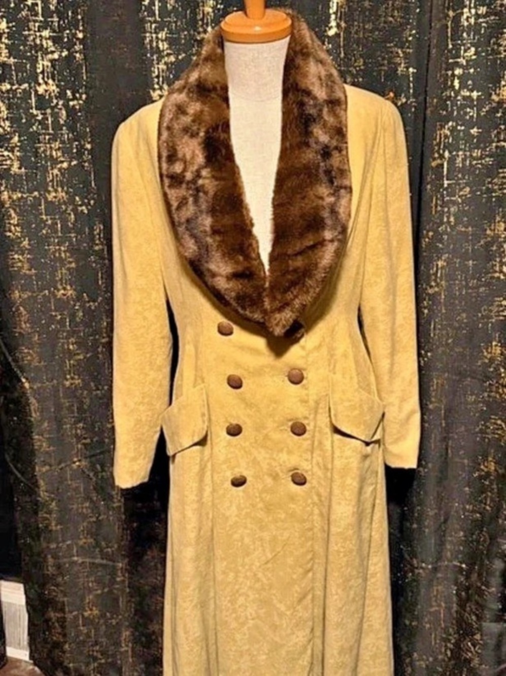 L. Marcolana Wool Cashmere fake fur collar vintage Coat in Yellow no flaws